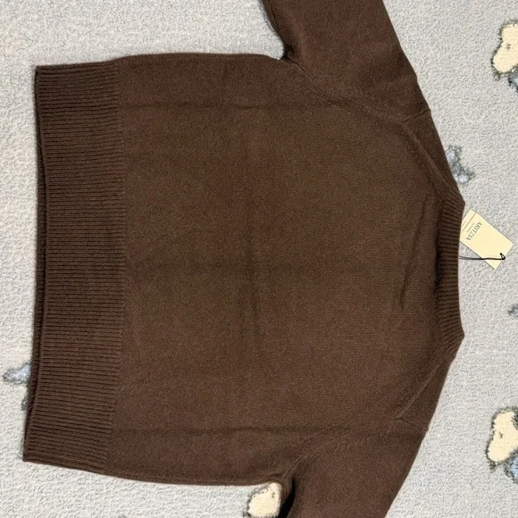 Aritzia Women's Crew Neck Sweater in Rich Brown - Picture 4 of 4